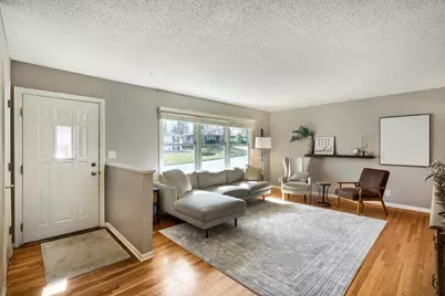 8605 Poplar Bridge Curve, Bloomington, MN 55437 - Photo 4