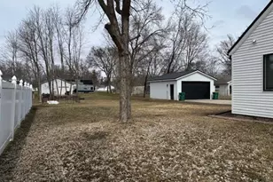 627 E South St, Litchfield, MN 55355 - Photo 4