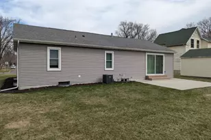 400 9th St SW, Wells, MN 56097 - Photo 2