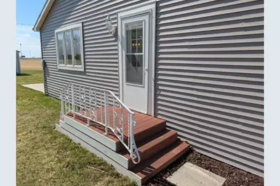 400 9th Street SW, Wells, MN 56097 - Photo 8