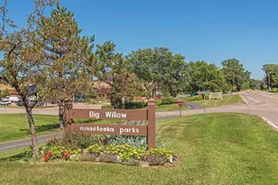 1989 Dwight Ln, Minnetonka, MN 55305 - Photo 76