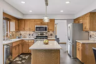 295 Oak Hill Dr, Shoreview, MN 55126 - Photo 4