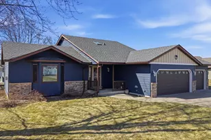 727 Garden Pl, Sauk Rapids, MN 56379 - Photo 2