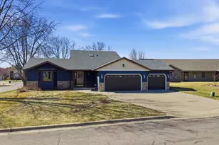 727 Garden Pl, Sauk Rapids, MN 56379 - Photo 1
