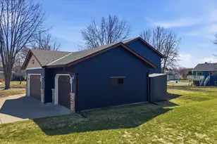 727 Garden Pl, Sauk Rapids, MN 56379 - Photo 12