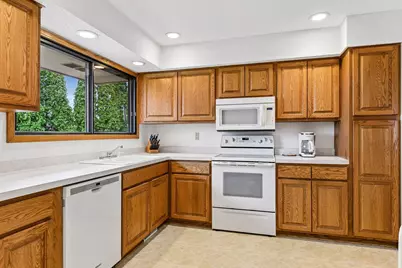 8706 Westwind Circle, Eden Prairie, MN 55344 - Photo 10