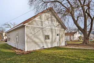 411 2nd St, Lyle, MN 55953 - Photo 4