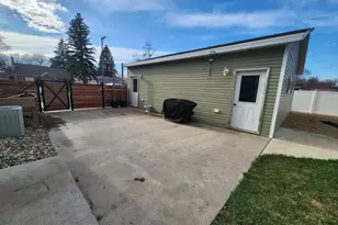 515 5th Ave SW, Pipestone, MN 56164 - Photo 4