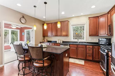 586 Sutherland Drive, Woodbury, MN 55129 - Photo 12