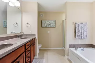 586 Sutherland Dr, Woodbury, MN 55129 - Photo 20