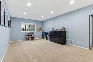 586 Sutherland Dr, Woodbury, MN 55129 - Photo 32