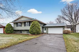 187 Valleyside Dr, Saint Paul, MN 55119 - Photo 1