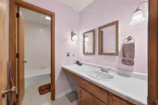 187 Valleyside Dr, Saint Paul, MN 55119 - Photo 14