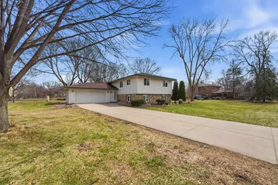 8212 Vincent Avenue N, Brooklyn Park, MN 55444 - Photo 30