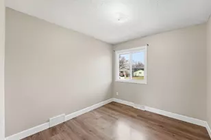 8212 Vincent Ave N, Brooklyn Park, MN 55444 - Photo 18