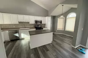 9113 Medley Cir, Golden Valley, MN 55427 - Photo 8