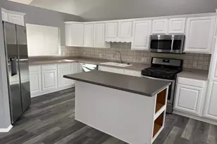 9113 Medley Cir, Golden Valley, MN 55427 - Photo 6