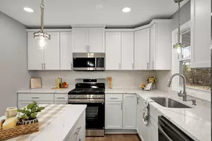 11004 Oak Knoll Terrace N, Hopkins, MN 55305 - Photo 8