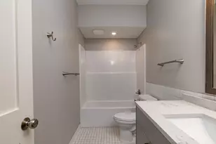 1106 Hawthorne Ave E, Saint Paul, MN 55106 - Photo 20