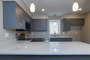 1106 Hawthorne Ave E, Saint Paul, MN 55106 - Photo 4