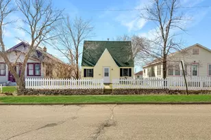 1517 Minnesota Ave NW, Bemidji, MN 56601 - Photo 2