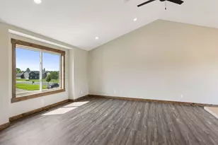 521 Summit Cir, Baldwin, WI 54002 - Photo 10