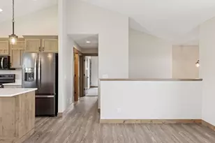 521 Summit Cir, Baldwin, WI 54002 - Photo 8