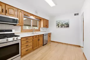 805 15th Ave SE, Austin, MN 55912 - Photo 8