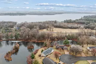 1528 Shorehaven Ct, Menomonie, WI 54751 - Photo 28