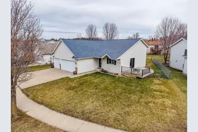 1154 Peregrine Dr SE, Rochester, MN 55904 - Photo 2