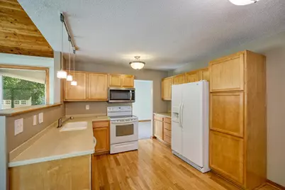 8106 Dakota Lane, Chanhassen, MN 55317 - Photo 6