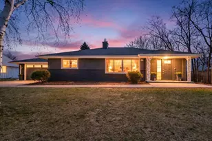 6351 Dogwood Ave, Chanhassen, MN 55331 - Photo 28