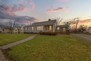 718 3rd St SW, Waseca, MN 56093 - Photo 2