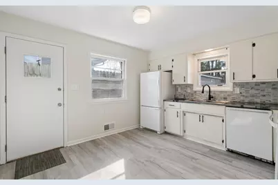 1586 Pacific St, Saint Paul, MN 55106 - Photo 10