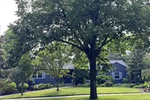 1131 Davern St, Saint Paul, MN 55116 - Photo 2
