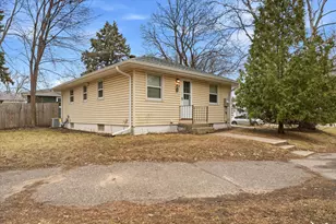 4442 Toledo Ave N, Robbinsdale, MN 55422 - Photo 4