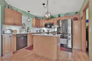 7572 Newbury Rd, Woodbury, MN 55125 - Photo 2