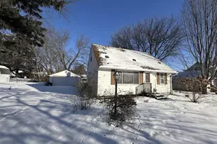 121 Roselawn Ave E, Maplewood, MN 55117 - Photo 1