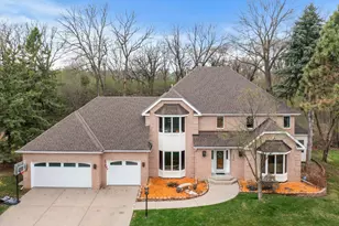 9376 Wedgewood Dr, Woodbury, MN 55125 - Photo 2