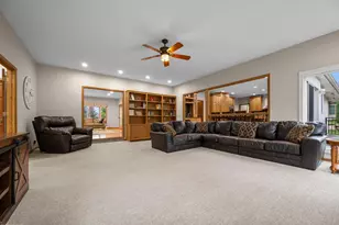 9376 Wedgewood Dr, Woodbury, MN 55125 - Photo 14