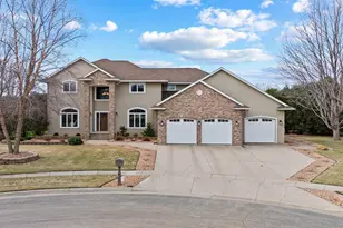 823 Cullen Cir, Marshall, MN 56258 - Photo 1