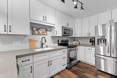 449 Mission Hills Way E, Chanhassen, MN 55317 - Photo 8