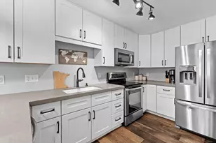 449 Mission Hills Way E, Chanhassen, MN 55317 - Photo 8
