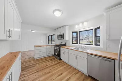 1446 Shryer Avenue W, Roseville, MN 55113 - Photo 12