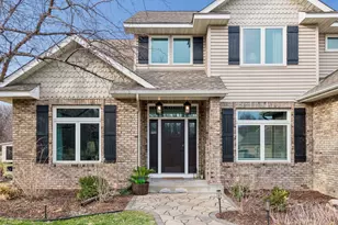 1944 Creek View Ct, Chanhassen, MN 55317 - Photo 2