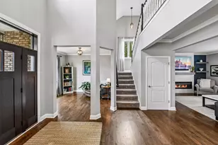 1944 Creek View Ct, Chanhassen, MN 55317 - Photo 4