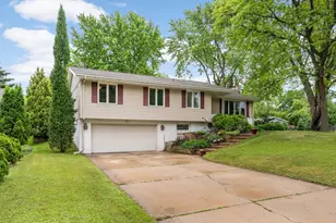 9717 Russell Ave S, Bloomington, MN 55431 - Photo 2