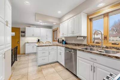 307 21st Street NW, Austin, MN 55912 - Photo 10