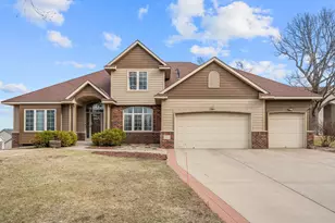 535 Majestic Oaks Ct, Eagan, MN 55123 - Photo 2
