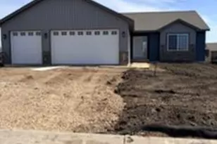 1445 Cullen St, Saint Peter, MN 56082 - Photo 1